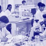 assaigs clínics laboratori